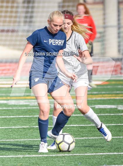 Thumbnail 3 in Perry vs. Gilbert (Coyote Classic Tournament) photogallery.