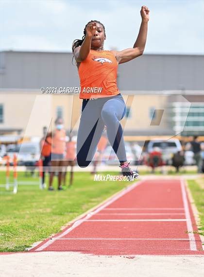 Thumbnail 3 in Bridgeland High School Invitational photogallery.