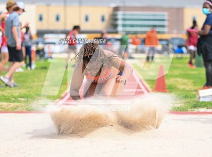 Thumbnail 3 in Bridgeland High School Invitational photogallery.
