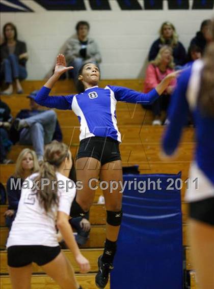 Thumbnail 3 in Liberty @ Grandview (Class 5A Region B Playoff) photogallery.