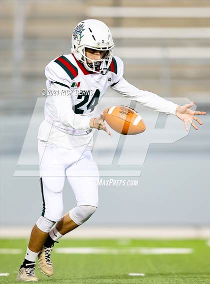Thumbnail 2 in The Woodlands vs Aguilas MX Prep Mexico photogallery.
