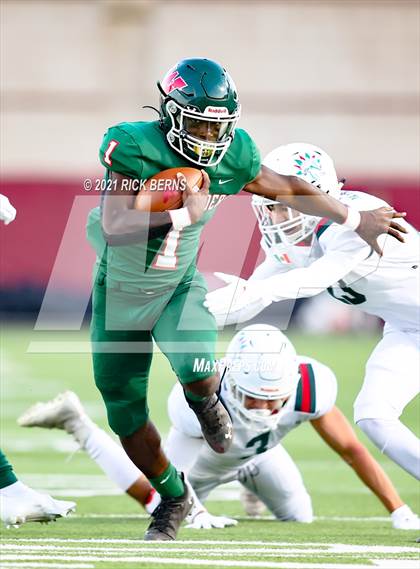 Thumbnail 2 in The Woodlands vs Aguilas MX Prep Mexico photogallery.