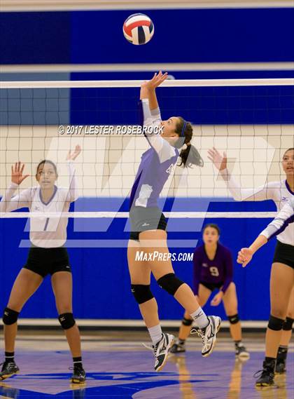 Thumbnail 1 in Warren vs Boerne (NISD Tournament) photogallery.