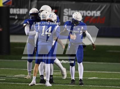Thumbnail 3 in Midland vs. Strong (AAA 8 Man Final) photogallery.