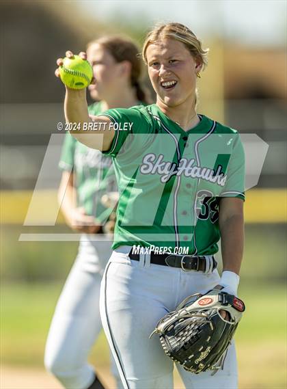 Thumbnail 3 in Skutt Catholic vs. Scottsbluff photogallery.