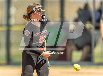 Thumbnail 3 in Skutt Catholic vs. Scottsbluff photogallery.