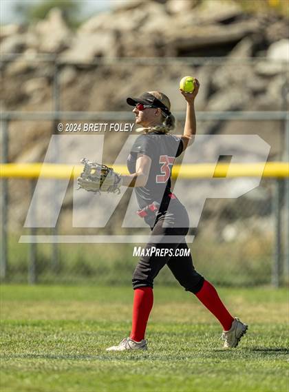 Thumbnail 1 in Skutt Catholic vs. Scottsbluff photogallery.