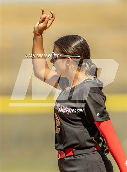 Thumbnail 3 in Skutt Catholic vs. Scottsbluff photogallery.