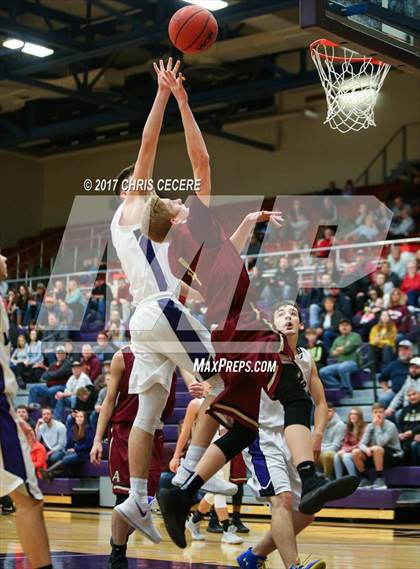 Thumbnail 2 in Avoca Central vs. Andover photogallery.