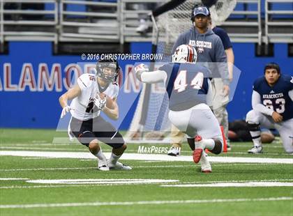 Thumbnail 3 in Lake Travis vs. Atascocita (UIL 6A Division 1 Semifinal) photogallery.