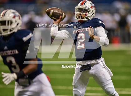 Thumbnail 2 in Lake Travis vs. Atascocita (UIL 6A Division 1 Semifinal) photogallery.