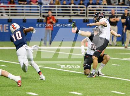 Thumbnail 1 in Lake Travis vs. Atascocita (UIL 6A Division 1 Semifinal) photogallery.