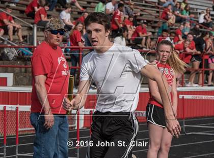 Thumbnail 1 in Warren County vs Coffee County Central photogallery.