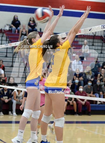 Thumbnail 3 in El Toro @ Tesoro (CIF State Championships D2 Playoff) photogallery.