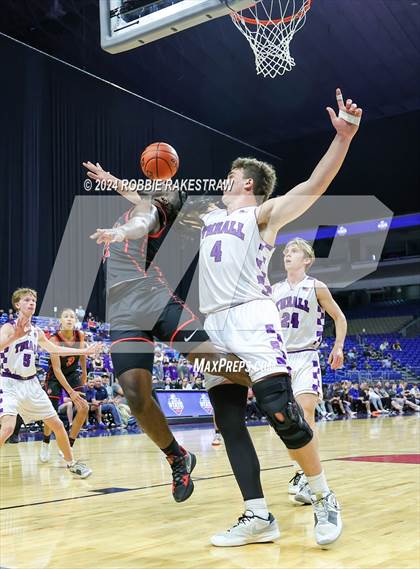Thumbnail 3 in Thrall vs. Shelbyville (UIL 2A Basketball Semifinal) photogallery.