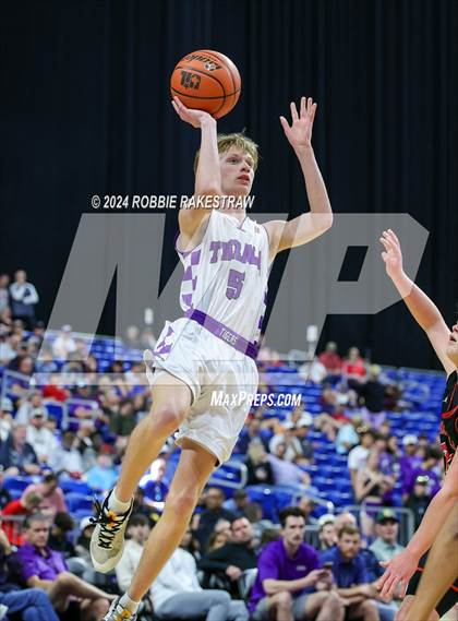 Thumbnail 2 in Thrall vs. Shelbyville (UIL 2A Basketball Semifinal) photogallery.