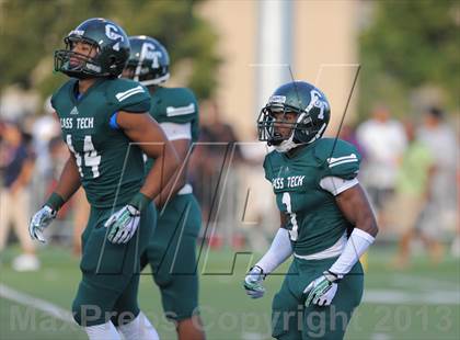 Thumbnail 3 in Cass Tech vs Southfield (Detroit Prep Kickoff Classic) photogallery.