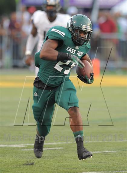 Thumbnail 1 in Cass Tech vs Southfield (Detroit Prep Kickoff Classic) photogallery.