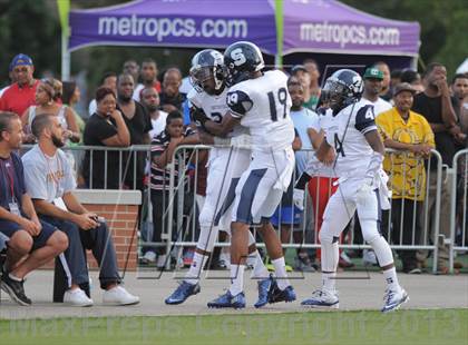 Thumbnail 2 in Cass Tech vs Southfield (Detroit Prep Kickoff Classic) photogallery.