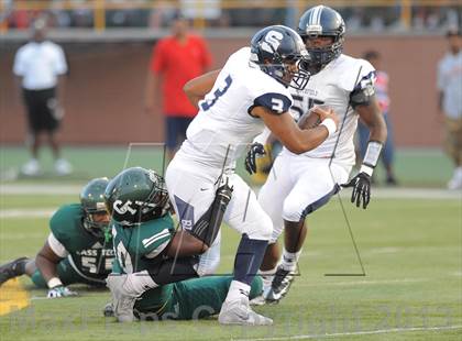 Thumbnail 2 in Cass Tech vs Southfield (Detroit Prep Kickoff Classic) photogallery.