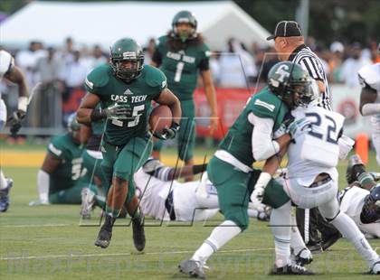 Thumbnail 2 in Cass Tech vs Southfield (Detroit Prep Kickoff Classic) photogallery.