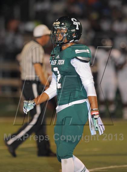 Thumbnail 3 in Cass Tech vs Southfield (Detroit Prep Kickoff Classic) photogallery.