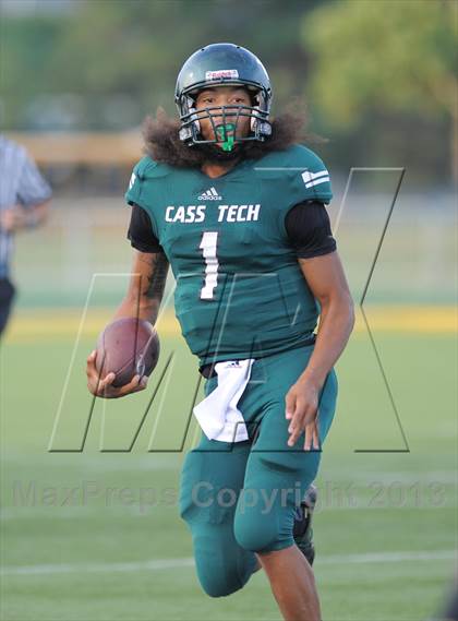 Thumbnail 3 in Cass Tech vs Southfield (Detroit Prep Kickoff Classic) photogallery.