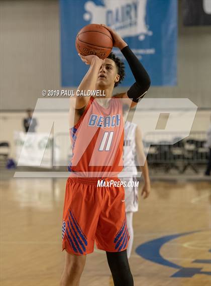 Thumbnail 3 in Rainier Beach vs. Mt. Spokane (WIAA 3A Semifinal) photogallery.