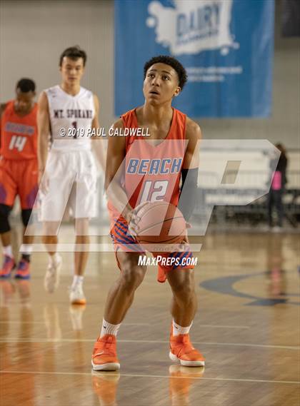 Thumbnail 1 in Rainier Beach vs. Mt. Spokane (WIAA 3A Semifinal) photogallery.