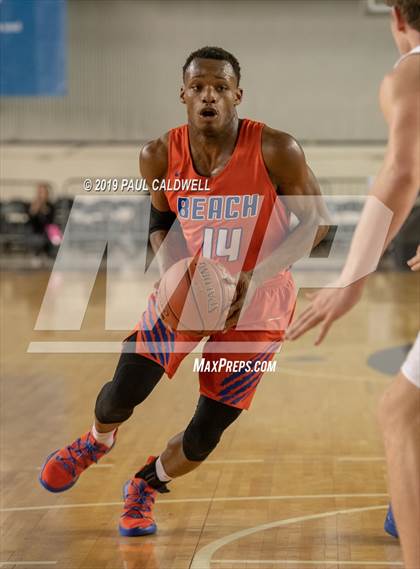Thumbnail 1 in Rainier Beach vs. Mt. Spokane (WIAA 3A Semifinal) photogallery.