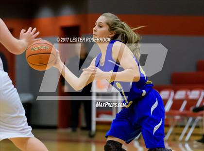 Thumbnail 2 in Mason vs. Louise (UIL 2A Bi-District Playoffs) photogallery.