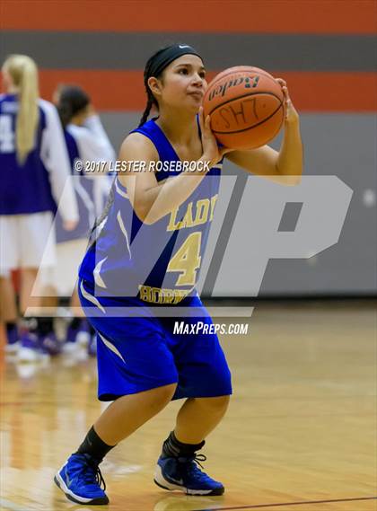 Thumbnail 2 in Mason vs. Louise (UIL 2A Bi-District Playoffs) photogallery.
