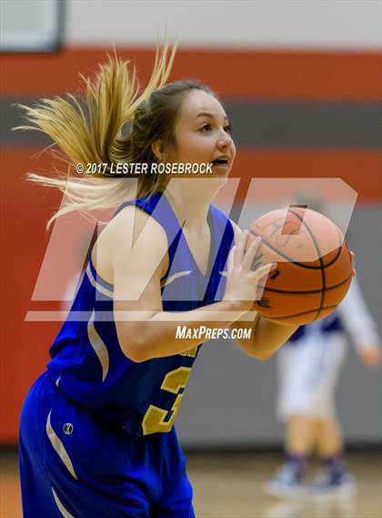 Thumbnail 2 in Mason vs. Louise (UIL 2A Bi-District Playoffs) photogallery.