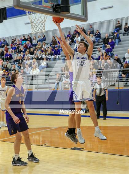 Thumbnail 3 in Decatur vs Godley (UIL 4A Bi-District Playoff) photogallery.