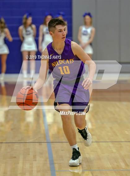 Thumbnail 3 in Decatur vs Godley (UIL 4A Bi-District Playoff) photogallery.