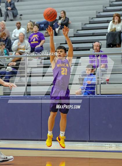 Thumbnail 1 in Decatur vs Godley (UIL 4A Bi-District Playoff) photogallery.