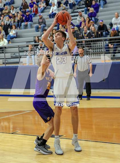 Thumbnail 1 in Decatur vs Godley (UIL 4A Bi-District Playoff) photogallery.