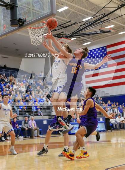 Thumbnail 1 in Decatur vs Godley (UIL 4A Bi-District Playoff) photogallery.