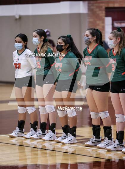 Thumbnail 1 in Harlingen South vs Mission (UIL 6A Bi-District Playoff) photogallery.