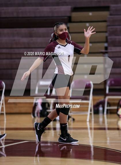 Thumbnail 3 in Harlingen South vs Mission (UIL 6A Bi-District Playoff) photogallery.