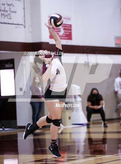 Thumbnail 2 in Harlingen South vs Mission (UIL 6A Bi-District Playoff) photogallery.