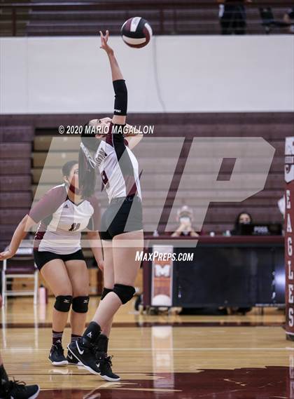Thumbnail 3 in Harlingen South vs Mission (UIL 6A Bi-District Playoff) photogallery.