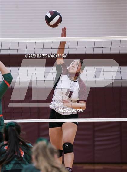 Thumbnail 2 in Harlingen South vs Mission (UIL 6A Bi-District Playoff) photogallery.