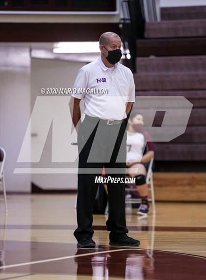 Thumbnail 2 in Harlingen South vs Mission (UIL 6A Bi-District Playoff) photogallery.