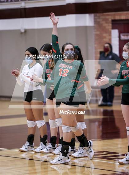 Thumbnail 3 in Harlingen South vs Mission (UIL 6A Bi-District Playoff) photogallery.