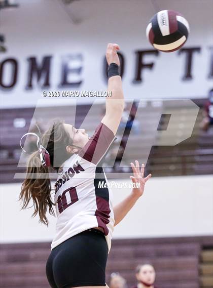 Thumbnail 2 in Harlingen South vs Mission (UIL 6A Bi-District Playoff) photogallery.