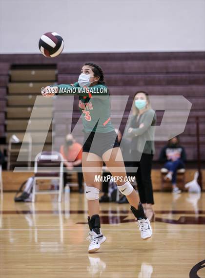 Thumbnail 2 in Harlingen South vs Mission (UIL 6A Bi-District Playoff) photogallery.