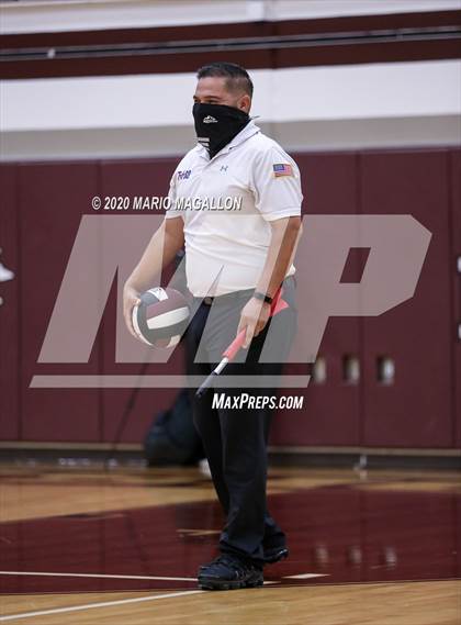 Thumbnail 3 in Harlingen South vs Mission (UIL 6A Bi-District Playoff) photogallery.