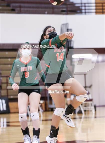Thumbnail 1 in Harlingen South vs Mission (UIL 6A Bi-District Playoff) photogallery.