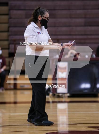 Thumbnail 1 in Harlingen South vs Mission (UIL 6A Bi-District Playoff) photogallery.